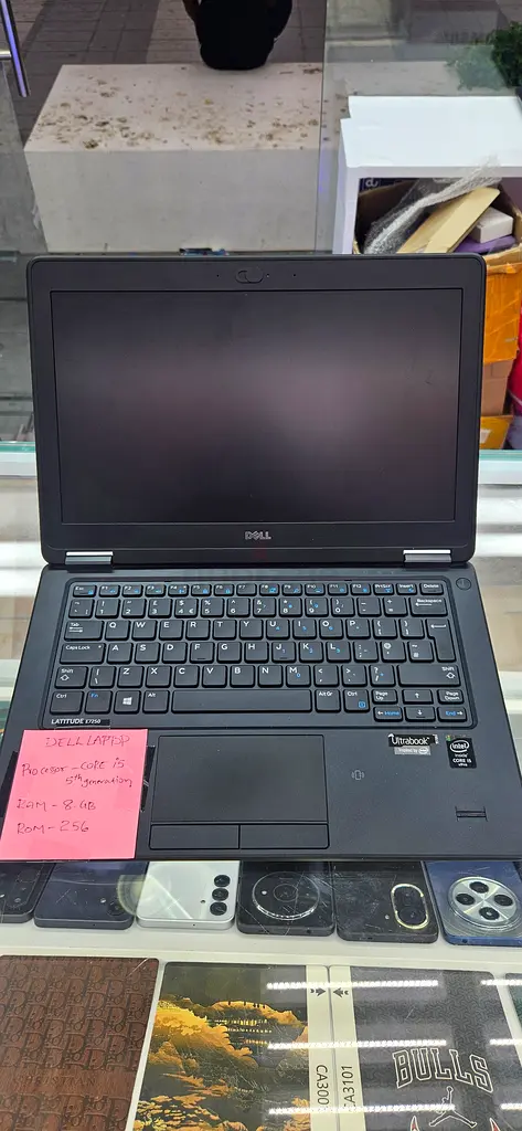Dell laptop 8/256 core i563256072976001110