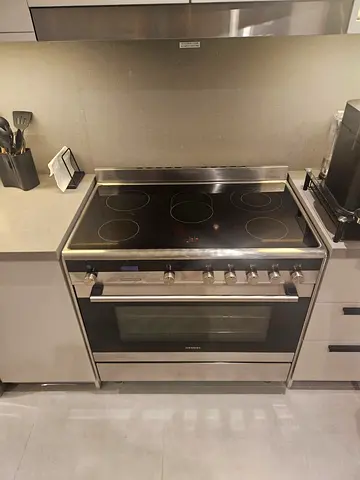 Siemens electric ceramic cooking range 90x60cm made in Italy