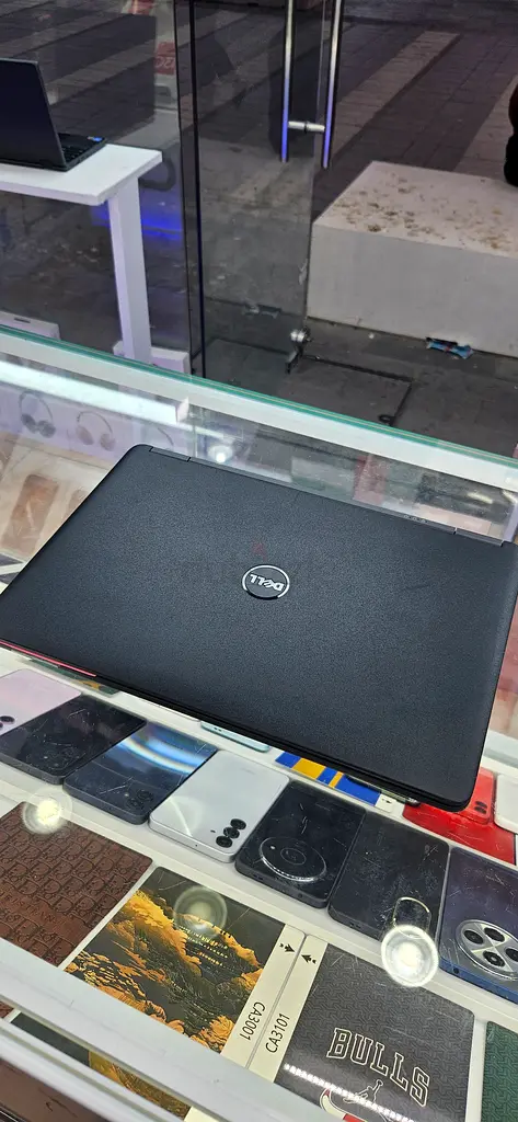 Dell laptop 8/256 core i563256072976001111