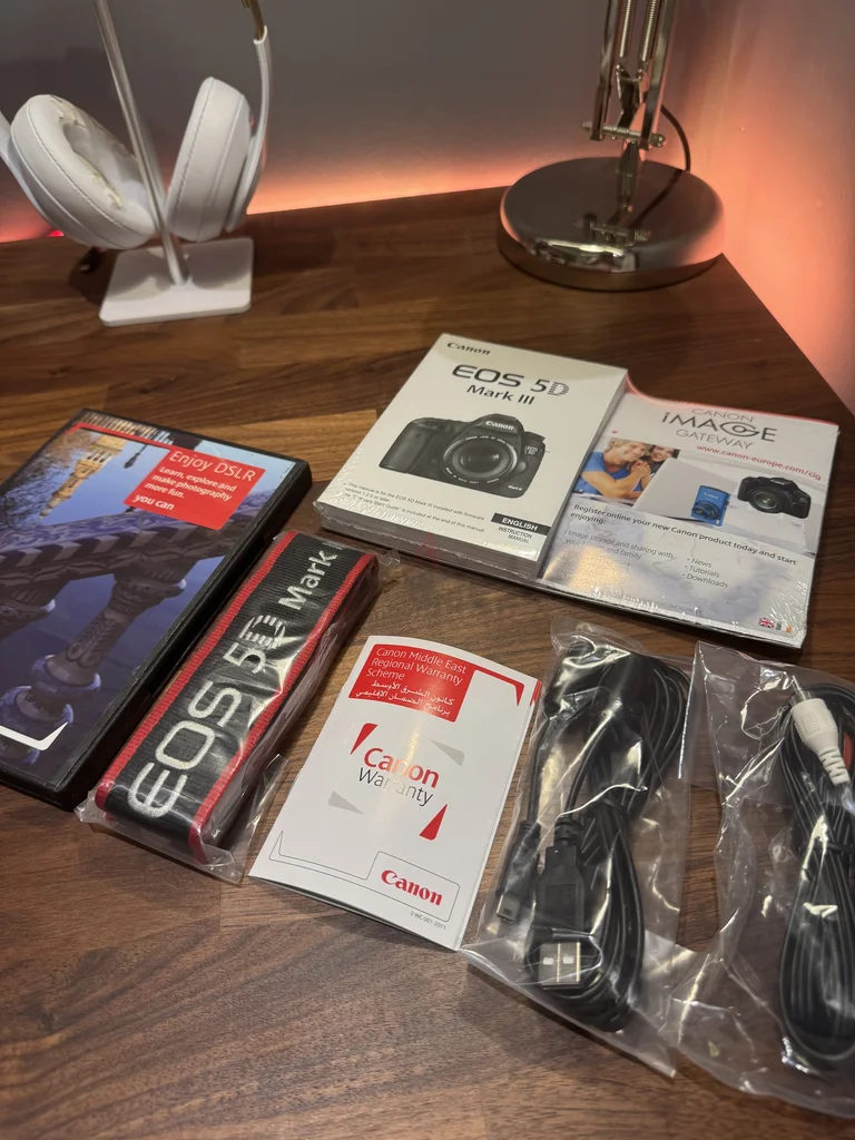 كاميرا كانون EOS 5D Mark III مجموعة (مع الصندوق والإكسسوارات)62931671877249111