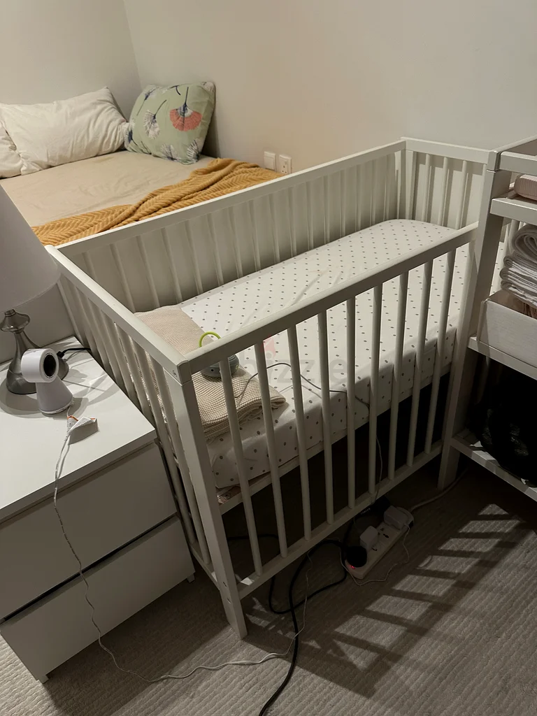 Baby crib and changing table62865809858179111