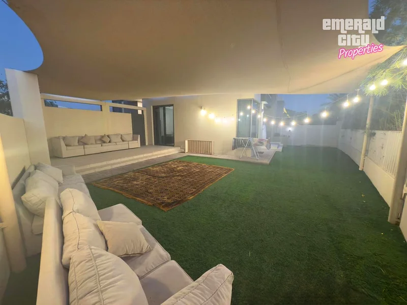 Large Layout | Green belt | Single Row62885278311810113