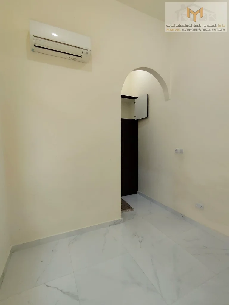 فيلا من 6 غرف نوم منفصلة مع فناء كبير وغرفة خادمة62885260214915114