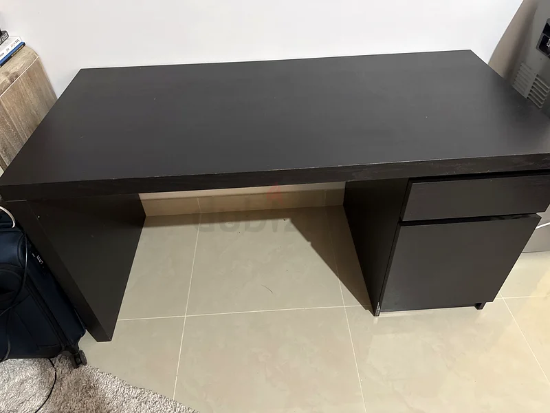 Black IKEA Desk63222347354753111