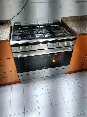 Siemens gas cooker 90x60cm oven with fan digital clock