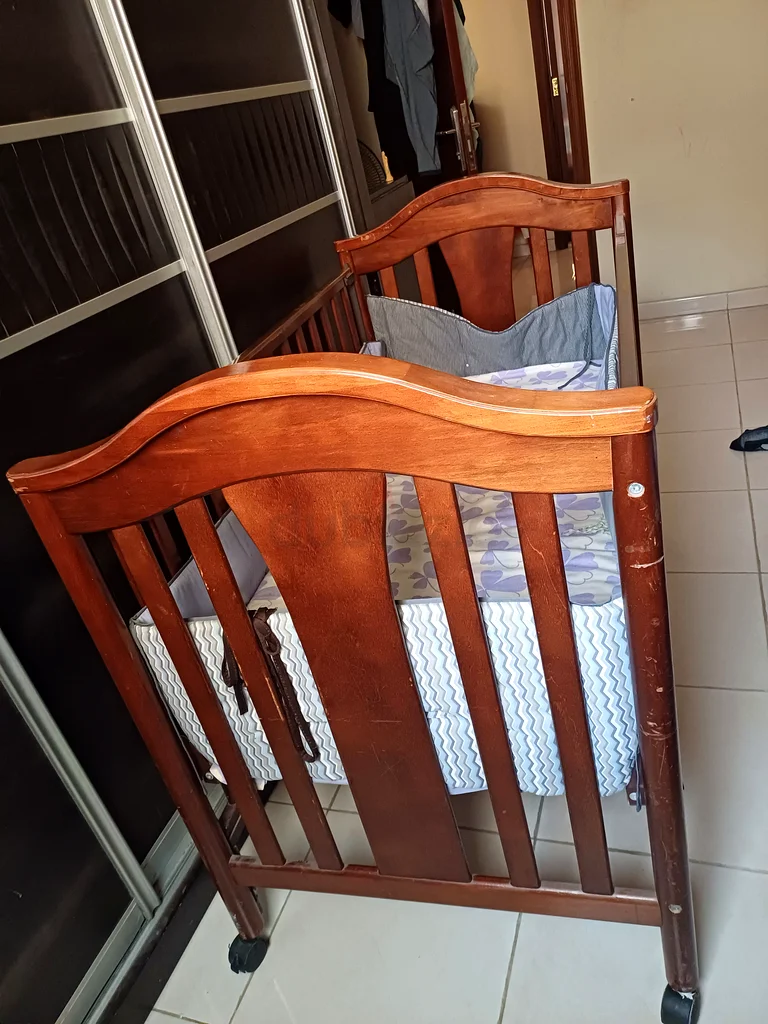 سرير أطفال خشبي من علامة جونيور التجارية63206877844481111