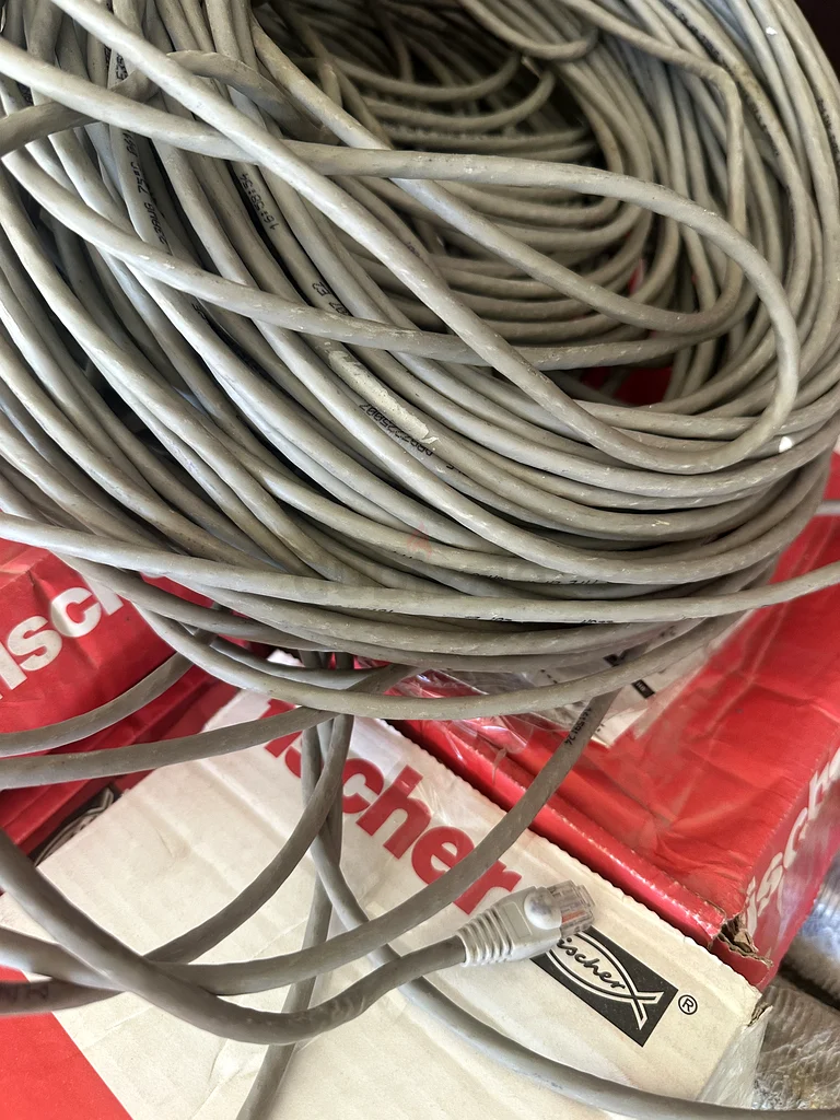 LAN wire63258147373313111