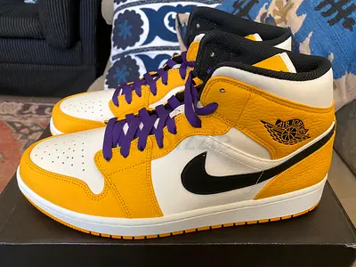 Nike Air Jordan 1 Retro Mid Lakers