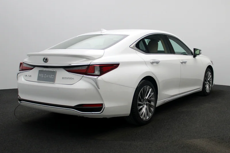 2023 ES300h سيدان H 2.5 لتر ناقل حركة متغير باستمرار بلاتينيوم * سنتان مجانيتان للصيانة *63225699309827112