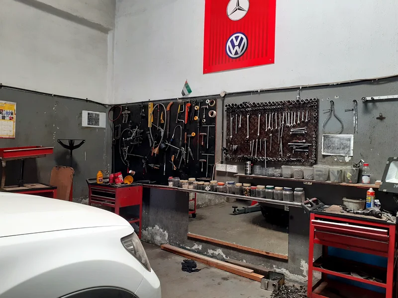 Well running auto garage for rent in Al Quoz Dubai63438079633409112
