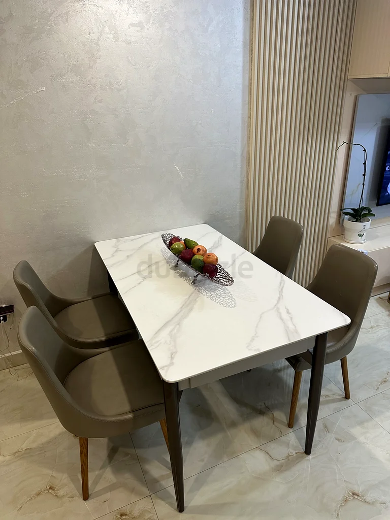 Stylish Marble looking Porcelian Top Dining Table with Decorative Centerpiece62863821978755116