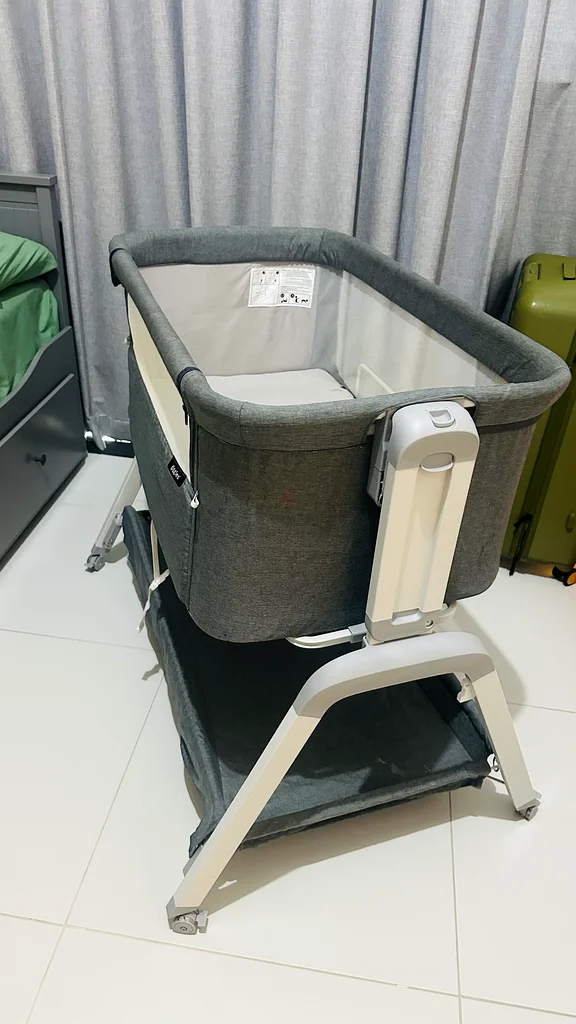 Baby crib and bassinet63204272785537111