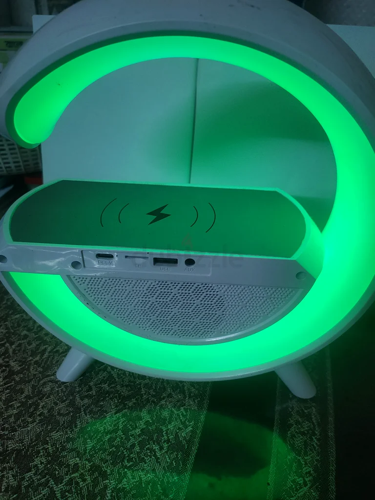 ساعة منبه LED أنيقة لـ VLTAVA مع شحن لاسلكي وبلاستو티ث63165710661123111