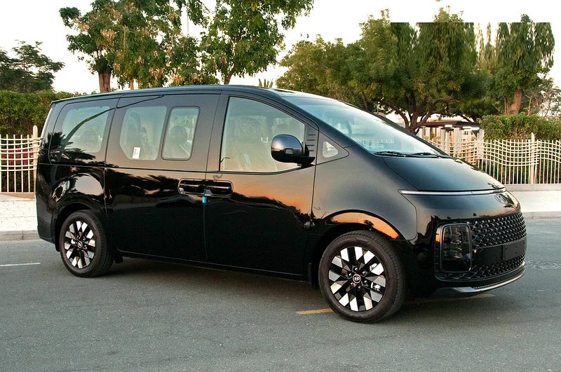 Hyundai Staria | 9 Seater Luxury Van | GCC | Dealer Warranty 5 Years / 150000 Kms631699135381791121