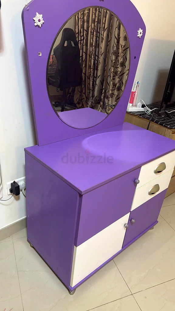 طاولة تلبيس أرجوانية أنيقة مع مرآة63219826003073111