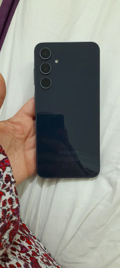 Samsung A35 mobile, almost new with warranty63183733984130114