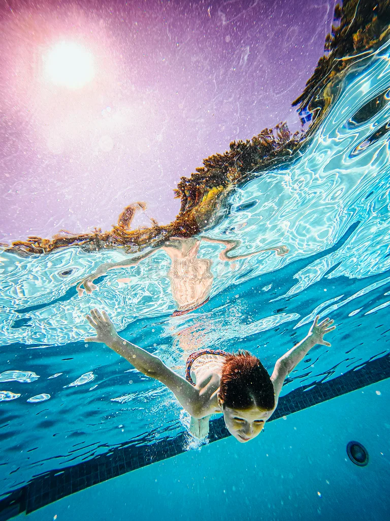 Teaching kids Safety  Confidence in the swimming pool63222846791938112