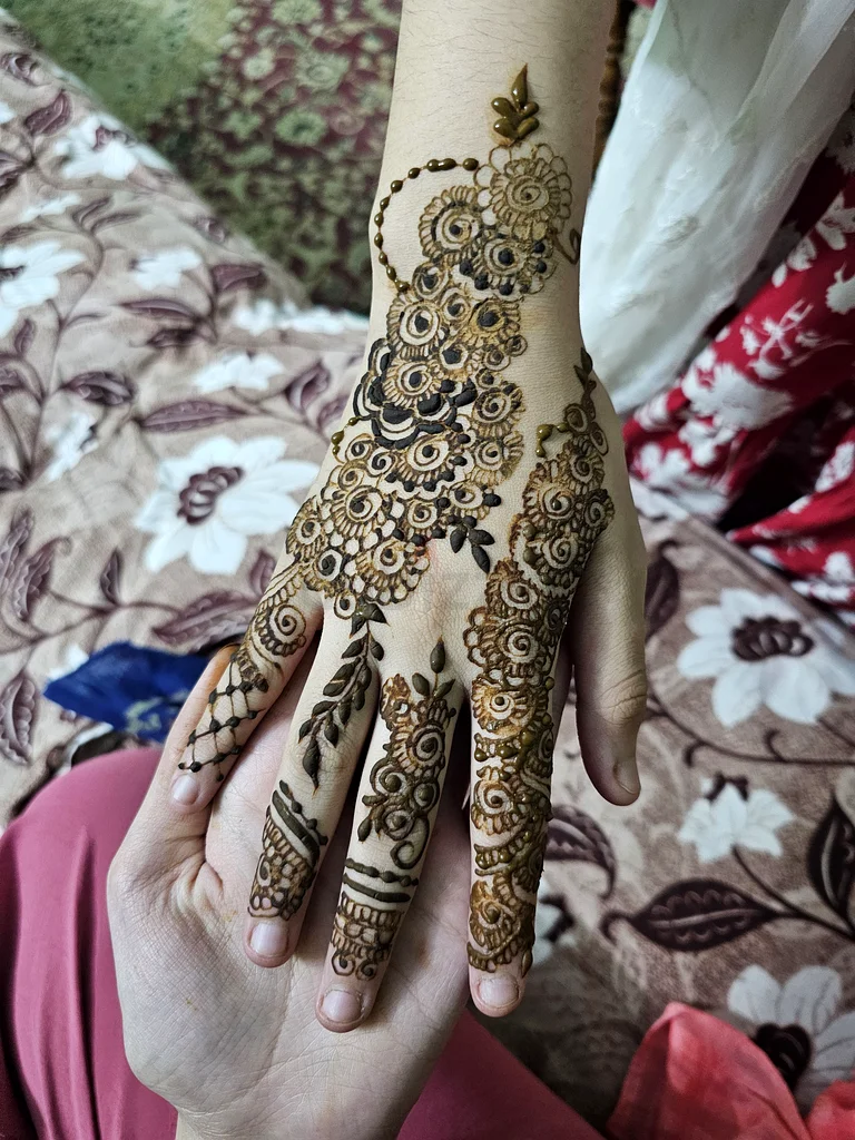 Henna Artist in Ajman63222349193858113