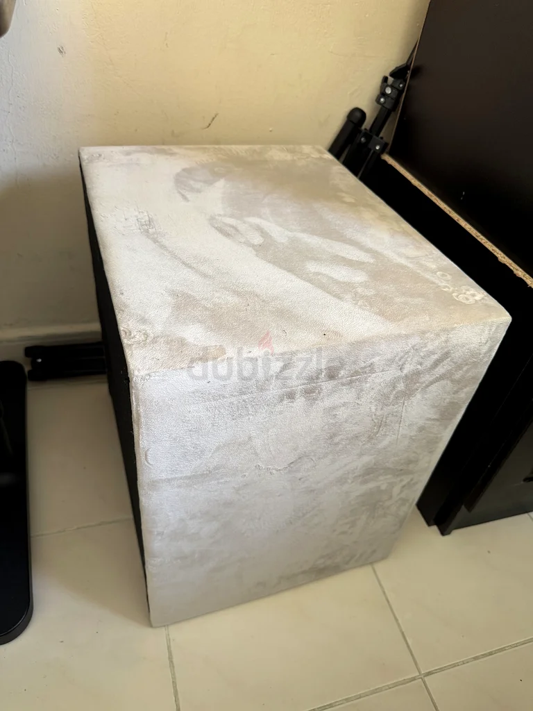 الدرج بجانب السرير63179386551683112