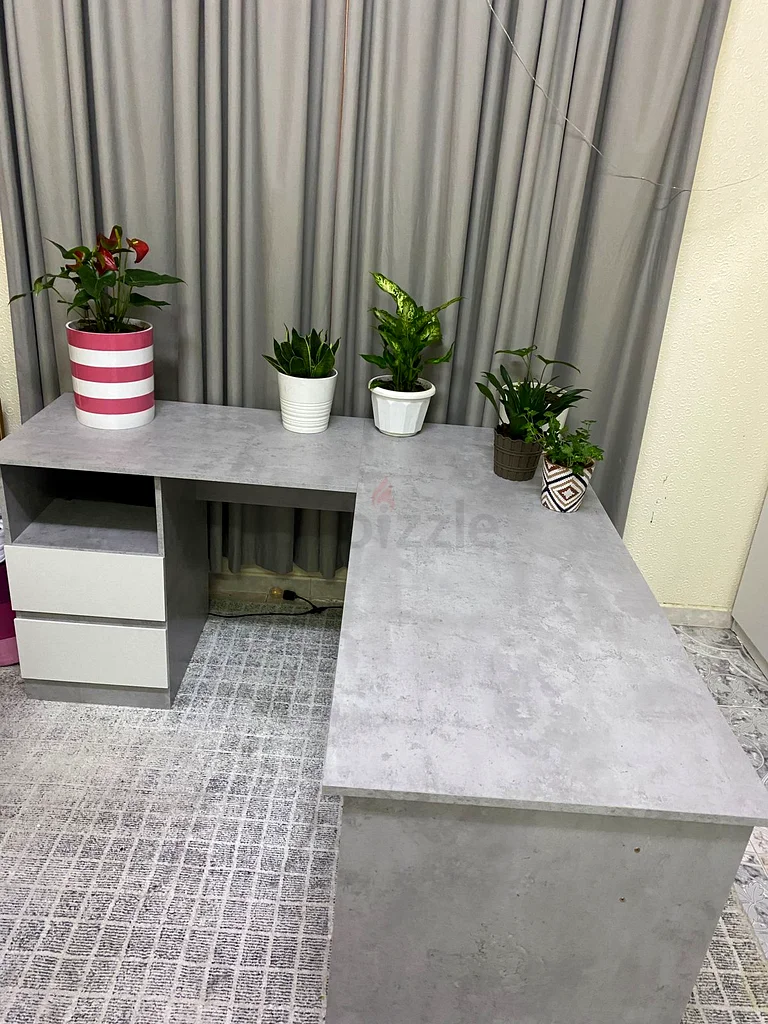 Stylish Modern L-Shaped Study Desk with Planters63179383683458111