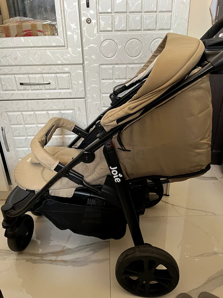 Elegant Joie Travel Stroller - Perfect for Your Little One!63174810183169111