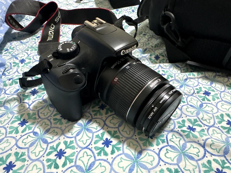 كانون EOS 1100D + حامل ثلاثي للبيع632669455366431120