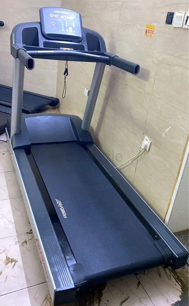 جهاز مشي كهربائي من لايف فيتنس