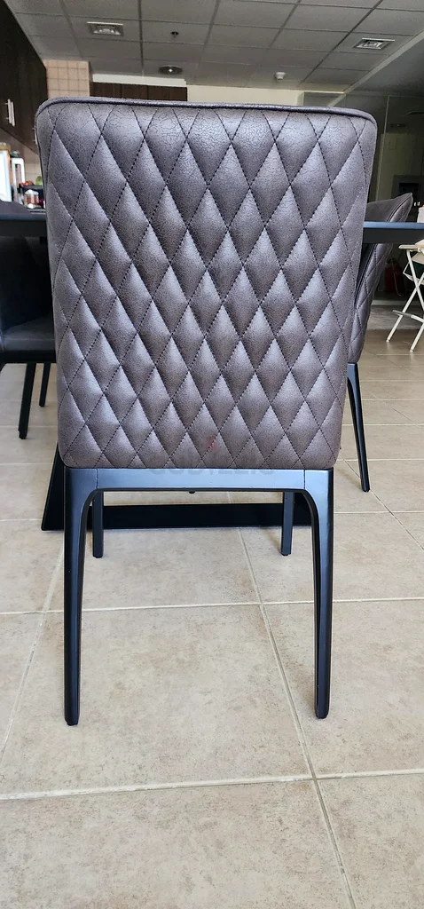 مجموعة طاولة طعام أنيقة - تصميم عصري وأملس62864708792963113