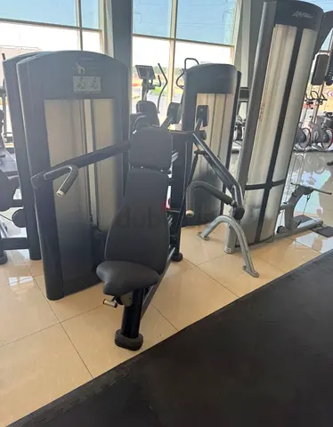 Shoulder Press – Signature Series LIFE FITNESS
