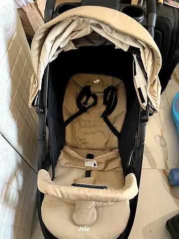 Elegant Joie Travel Stroller - Perfect for Your Little One!