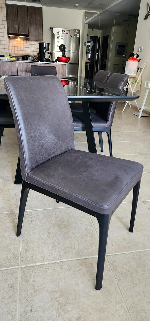 مجموعة طاولة طعام أنيقة - تصميم عصري وأملس62864708792963112
