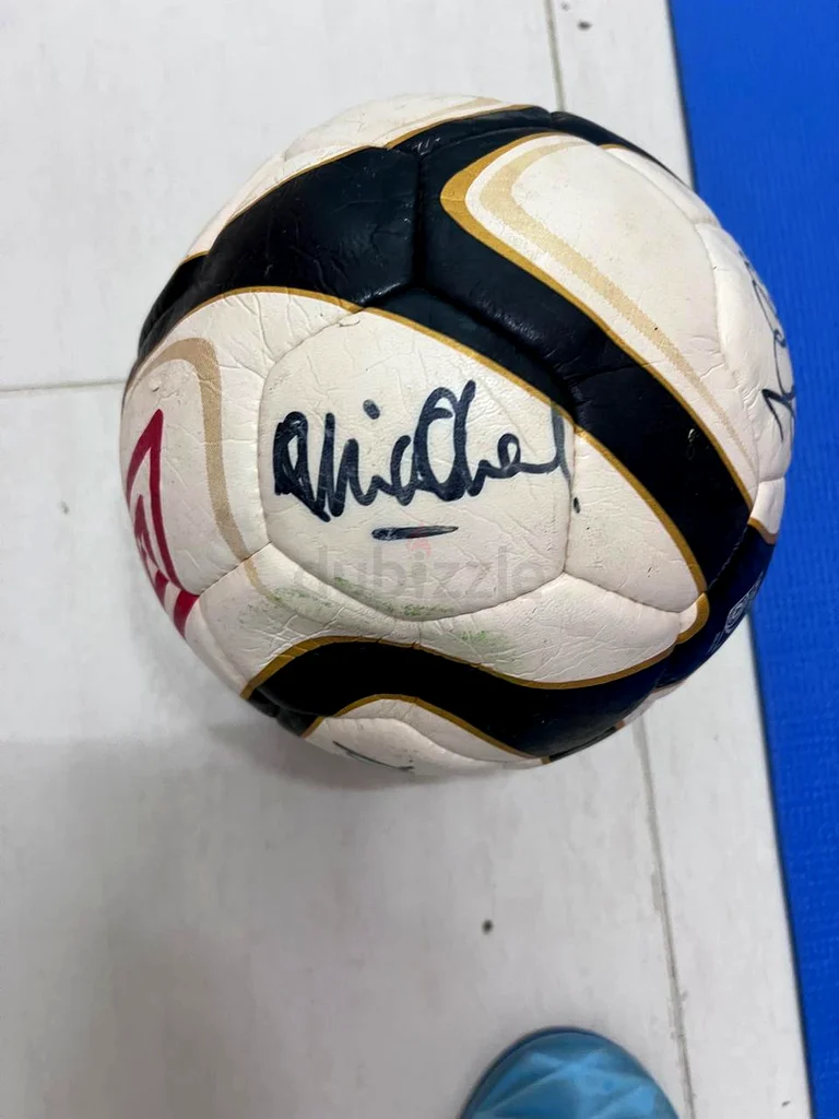 Authentic Signed Football -  England 2007 National team63248760699394113
