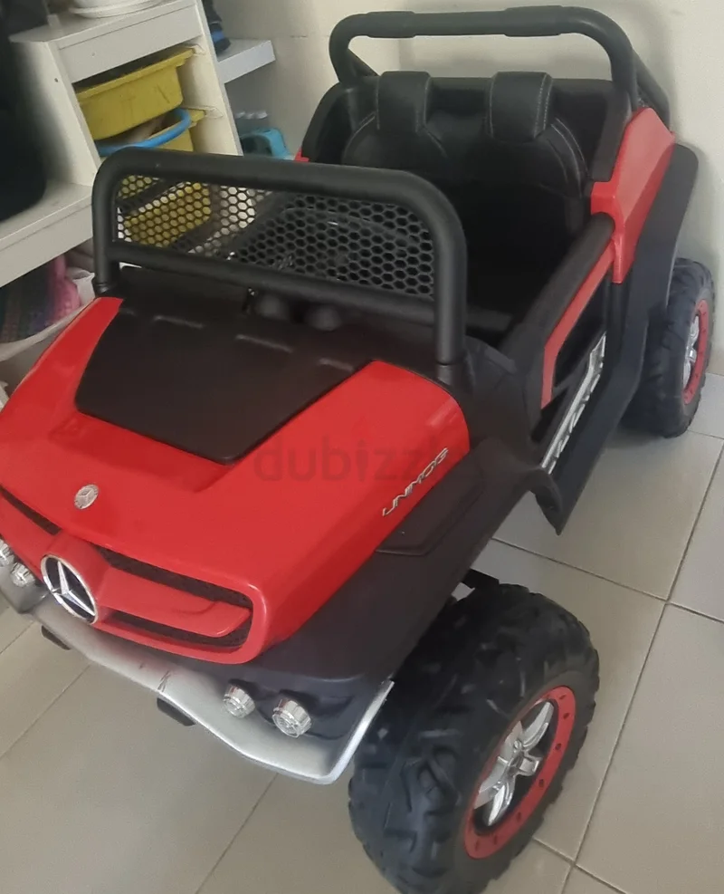 اركب المغامرة مع سيارة مرسيدس بنز الكهربائية ذات المقعدين!62930653441923112