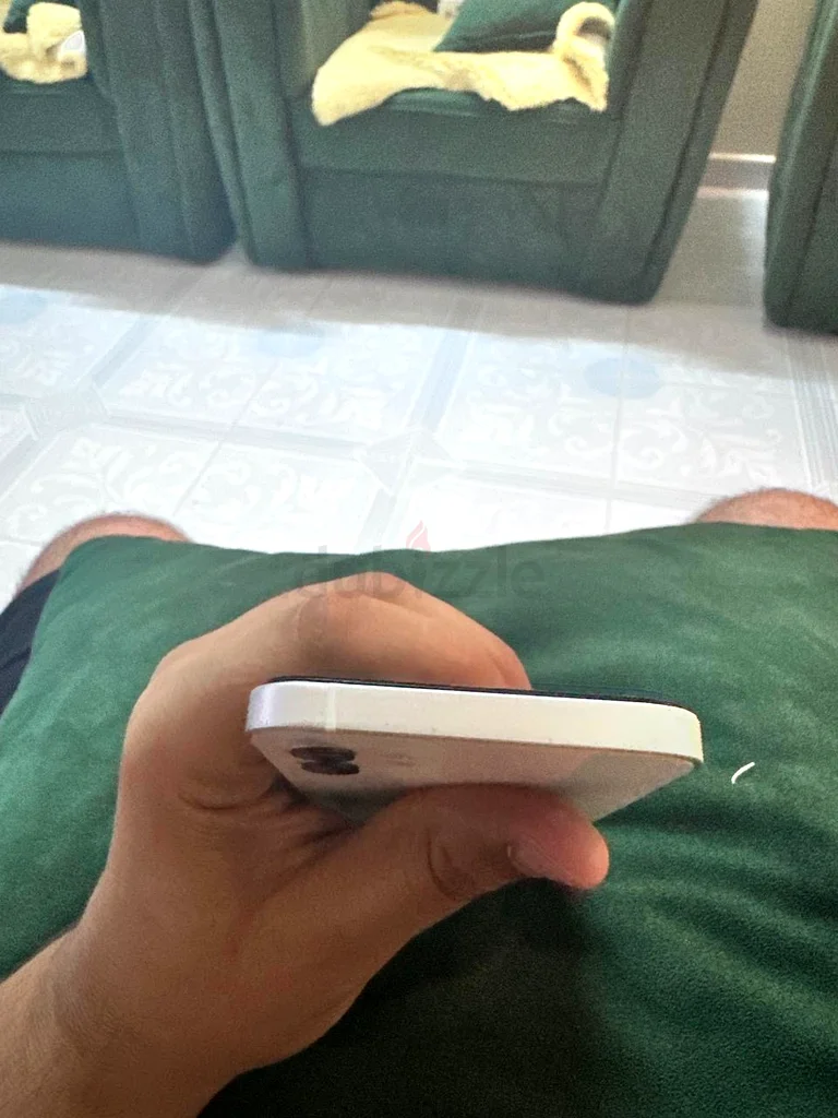 Iphone 1263215382056962111