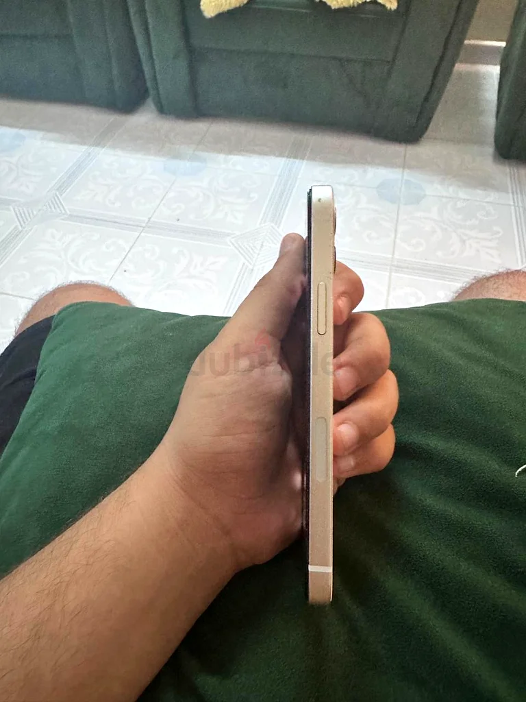 Iphone 1263215382056962114