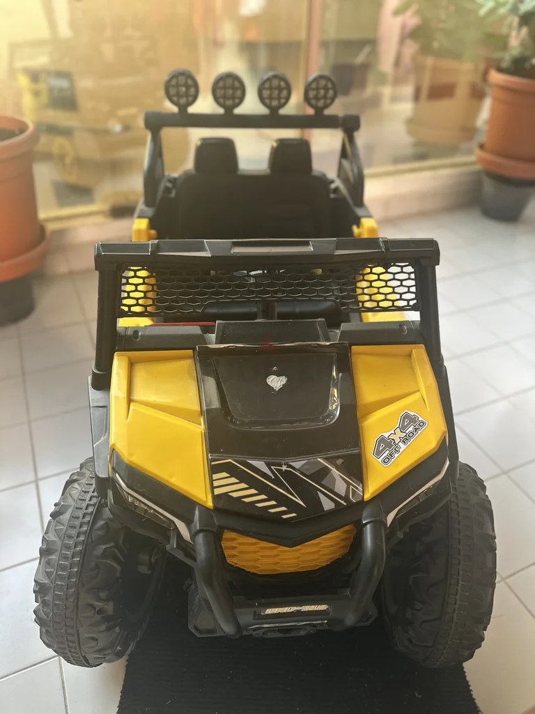 سيارة لعبة صفراء مثيرة للاهتمام من نوع RZR تعمل بالضغط للأطفال!62930653339394111