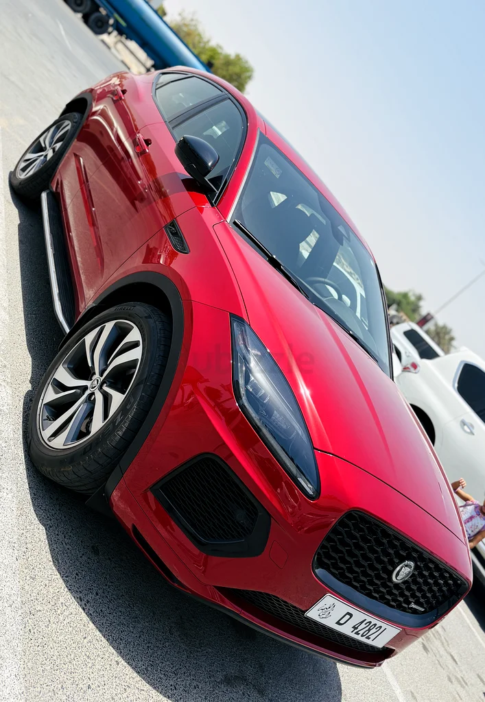 جيب قديم جديد من طراز جاجوار E-PACE – عمره أسبوع فقط! مملوك لقائد طائرة63222308955906111