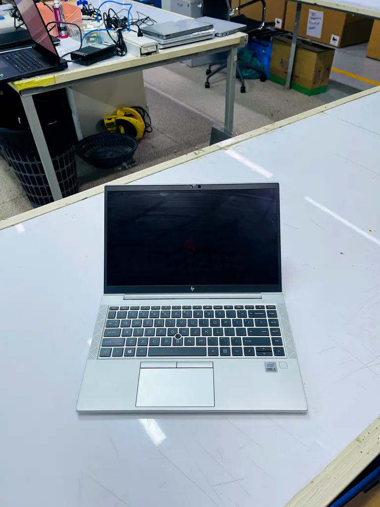 كمبيوتر محمول من شركة HP – رفيقك المثالي أثناء التنقل!