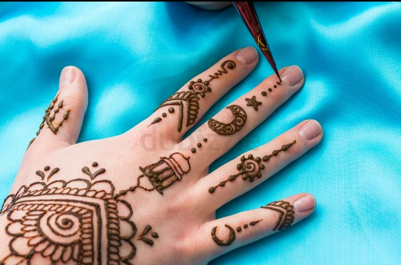 Henna artist62931687025922112