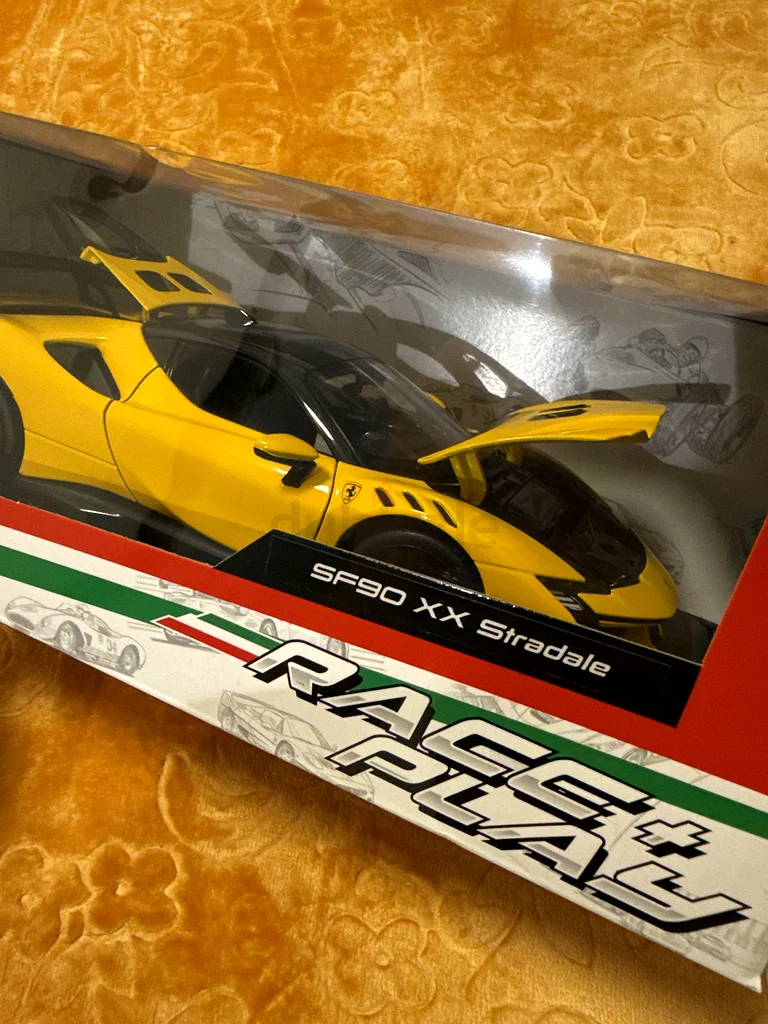 سيارة موديل مصبوب بمقاس 1:18 فيراري SF90 XX سترادالي63263499652610112