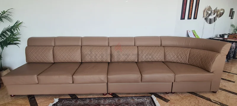 طقم أرائك ماجليس وحدوي مع طاولة قهوة - لون محايد وسهل التنظيف62864709416833112