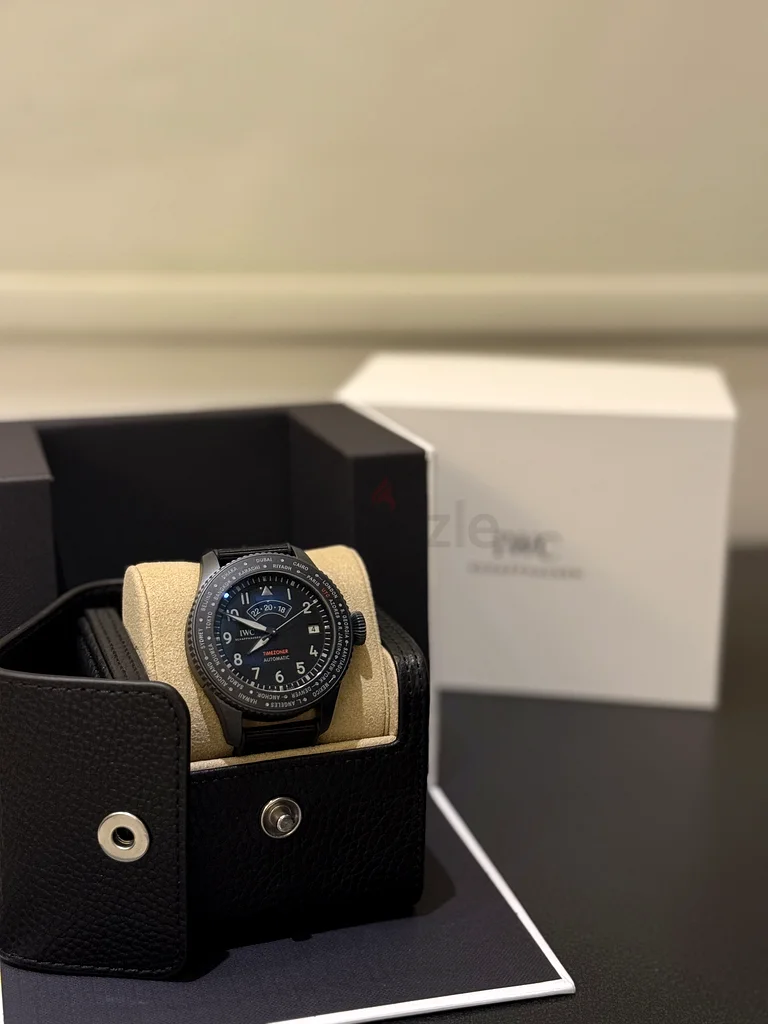 ساعة طيار من IWC: TIMEZONER TOP GUN. سيراتانيوم، أوتوماتيكية (تاج الطيار الكبير)63266082135683112