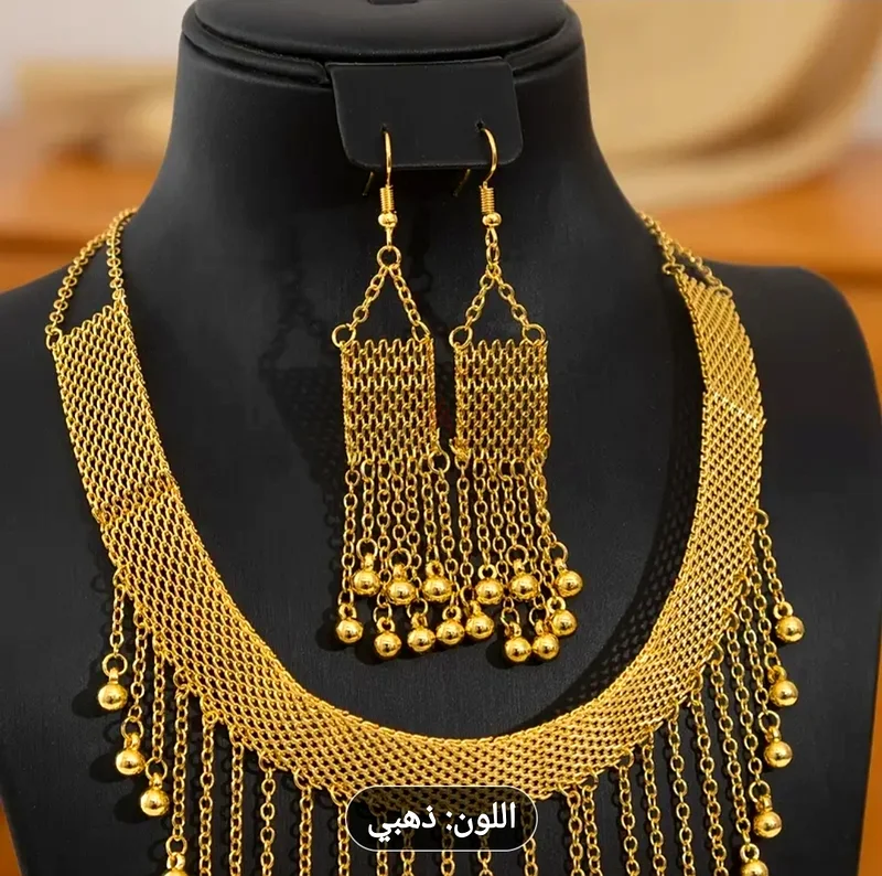 Elegant Golden Necklace and Earrings Set63232166161793110