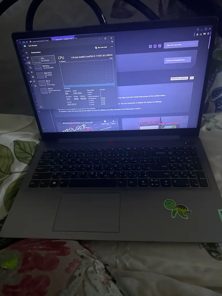 Sleek and Powerful Laptop - Perfect for Work and Play!