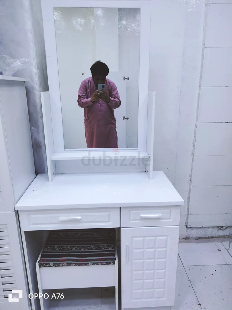 Sleek White Vanity Table with Mirror - Perfect for Your Space!63219826201858110