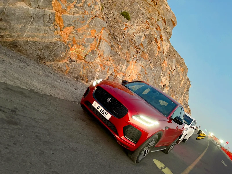 جيب قديم جديد من طراز جاجوار E-PACE – عمره أسبوع فقط! مملوك لقائد طائرة63222308955906112