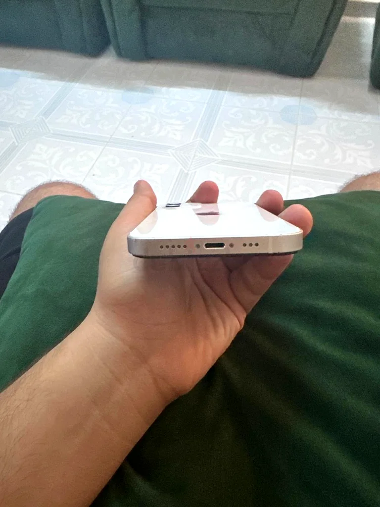 Iphone 1263215382056962112