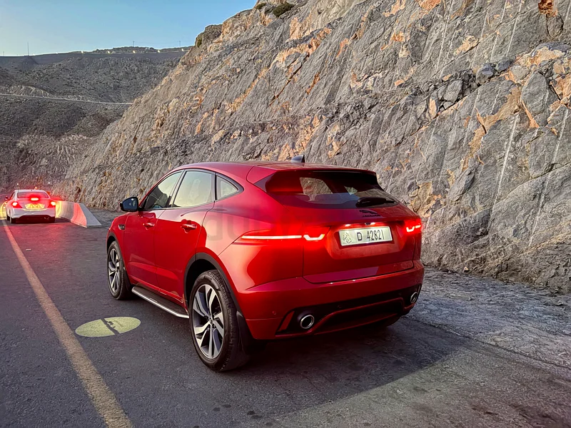 جيب قديم جديد من طراز جاجوار E-PACE – عمره أسبوع فقط! مملوك لقائد طائرة63222308955906113