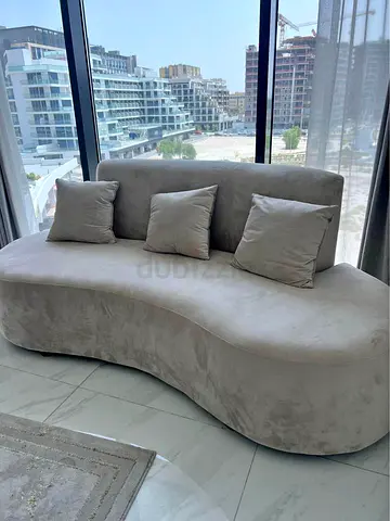 Stylish Curved Sofa with Cushions - Perfect for Modern Living!