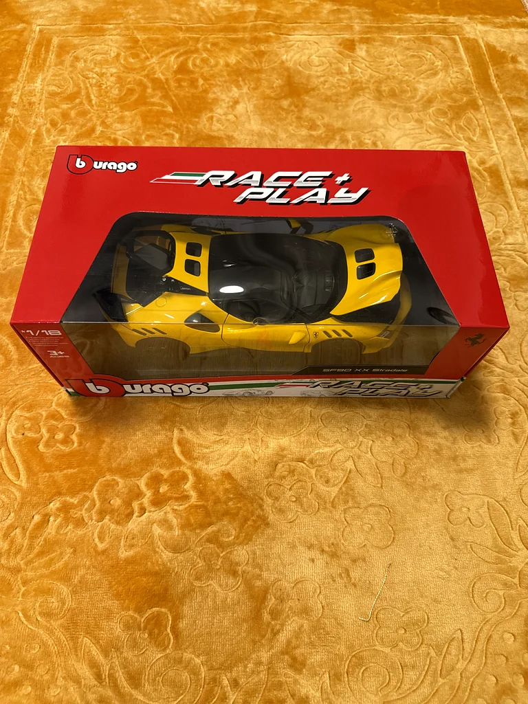 سيارة موديل مصبوب بمقاس 1:18 فيراري SF90 XX سترادالي63263499652610111